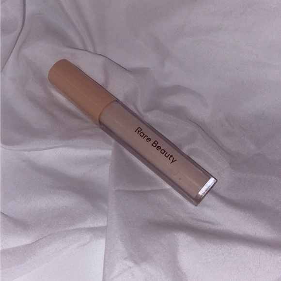 Rare Beauty Positive Light Under Eye Brightener in shade Light - Picture 1 of 1